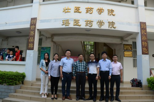 ˫��ҩҵ����׳ҽ׳ҩ����ʹ����ж��߳�